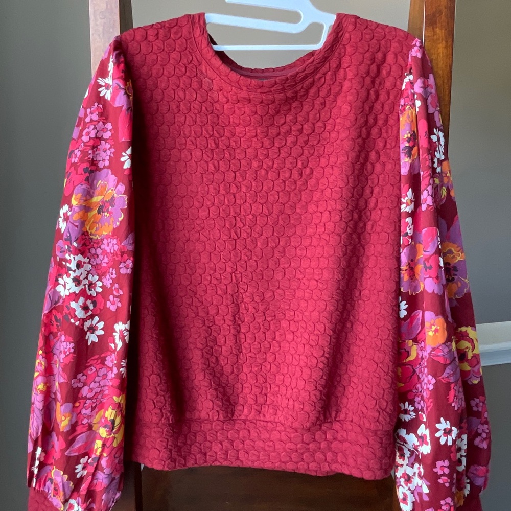 PORRIDGE textured top with floral sleeves